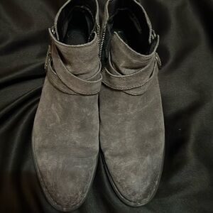 Born 8m Gray Booties